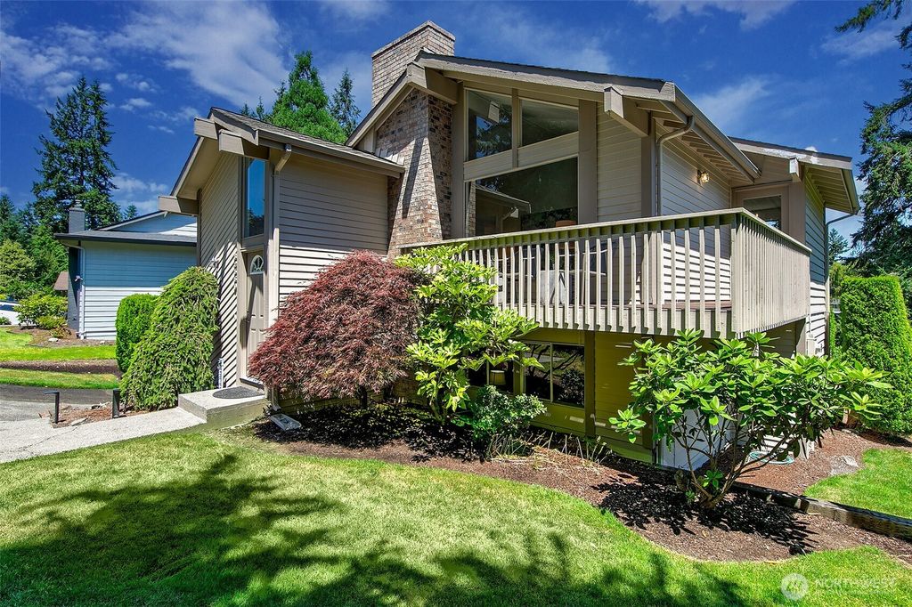 Photo of 32560 30th Avenue SW, Federal Way, WA 98023 (MLS # 2415088)