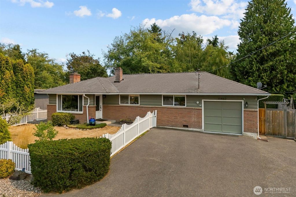Photo of 11462 35th Avenue SW, Seattle, WA 98146 (MLS # 2422427)