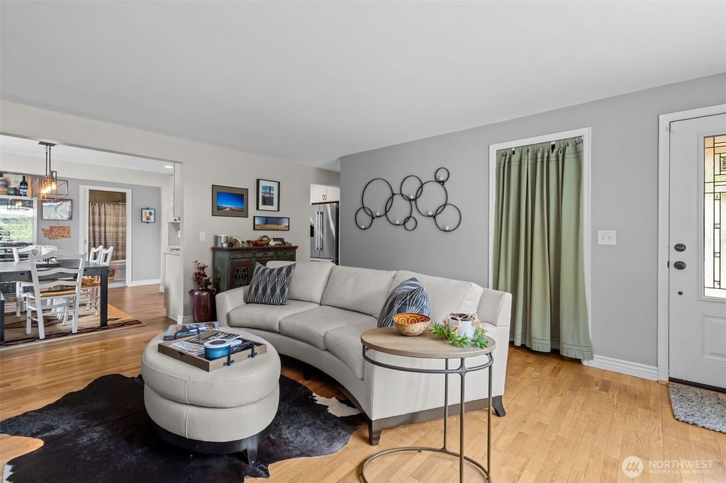 Photo of 11462 35th Avenue SW, Seattle, WA 98146 (MLS # 2422427)
