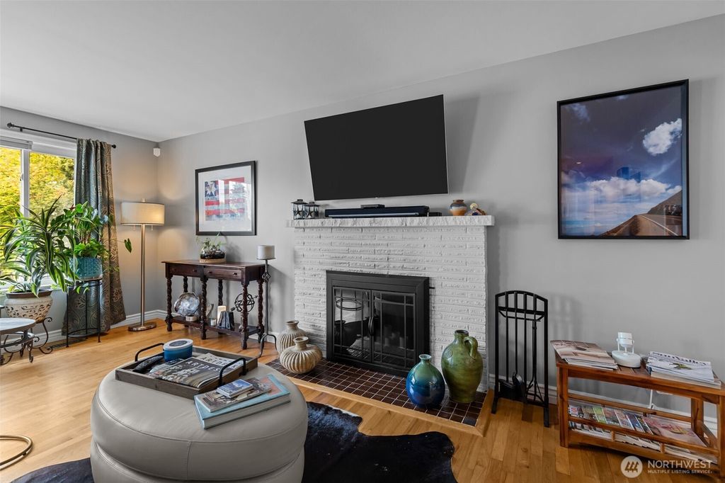 Photo of 11462 35th Avenue SW, Seattle, WA 98146 (MLS # 2422427)
