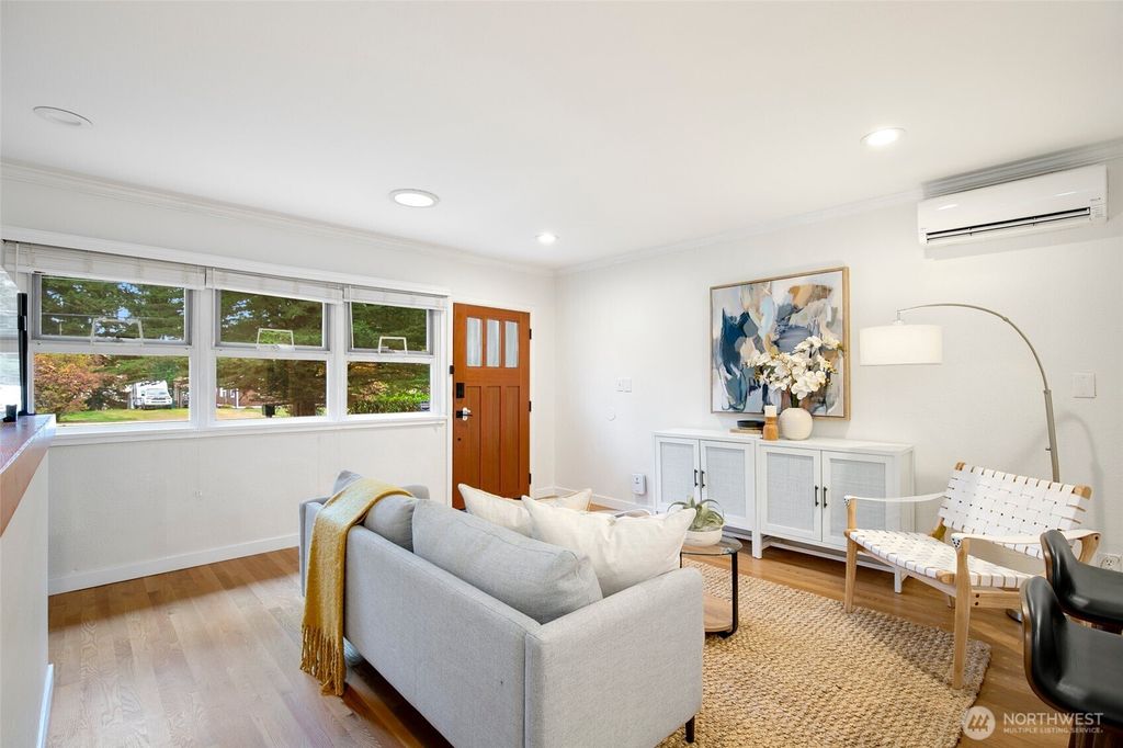 Photo of 13761 30th Avenue NE, Seattle, WA 98125 (MLS # 2446837)