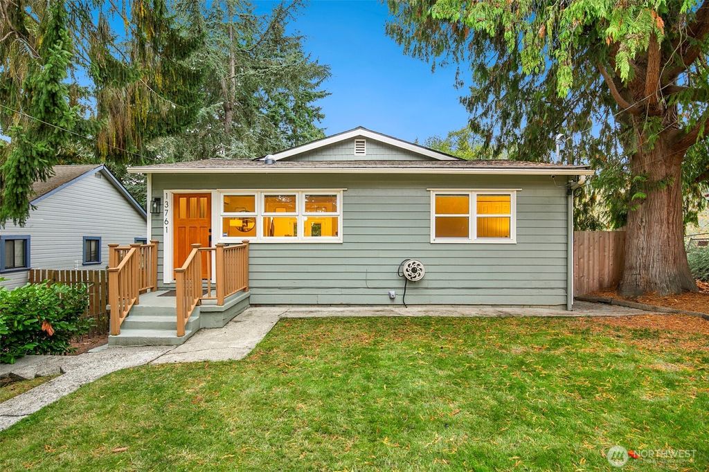 Photo of 13761 30th Avenue NE, Seattle, WA 98125 (MLS # 2446837)