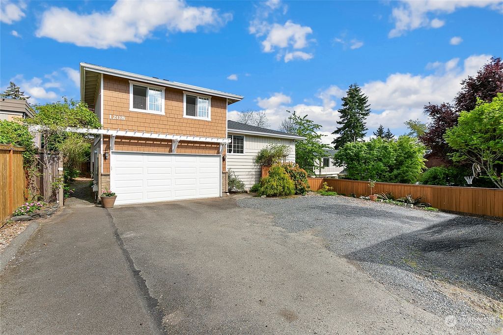 Photo of 1208 2nd Street, Kirkland, WA 98033 (MLS # 2066136)