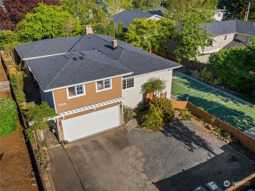 Photo of 1208 2nd Street, Kirkland, WA 98033 (MLS # 2066136)