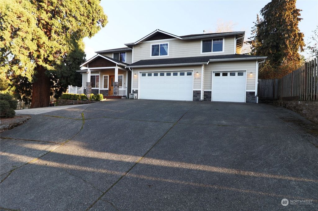 Photo of 4135 S 130th Street, Tukwila, WA 98168 (MLS # 2047170)