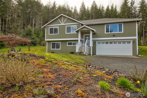 Photo of 784 US HWY 101, Cosmopolis, WA 98537 (MLS # 2509018)