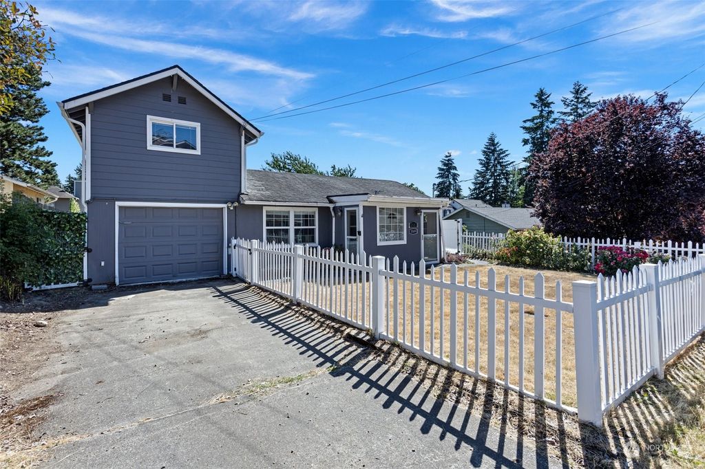 Photo of 3509 NE 6th St St, Renton, WA 98056 (MLS # 2275099)