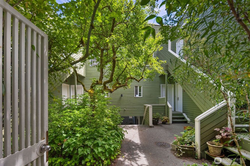 Photo of 1812 25th Avenue #C, Seattle, WA 98122 (MLS # 2394004)