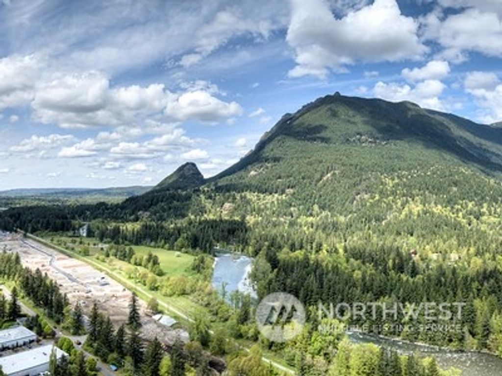 Photo of 1153 Oxbow Way SE #1302, North Bend, WA 98045 (MLS # 2207954)