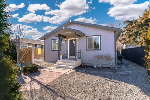 Photo of 1704 Frances Court, Wenatchee, WA 98801 (MLS # 2434882)