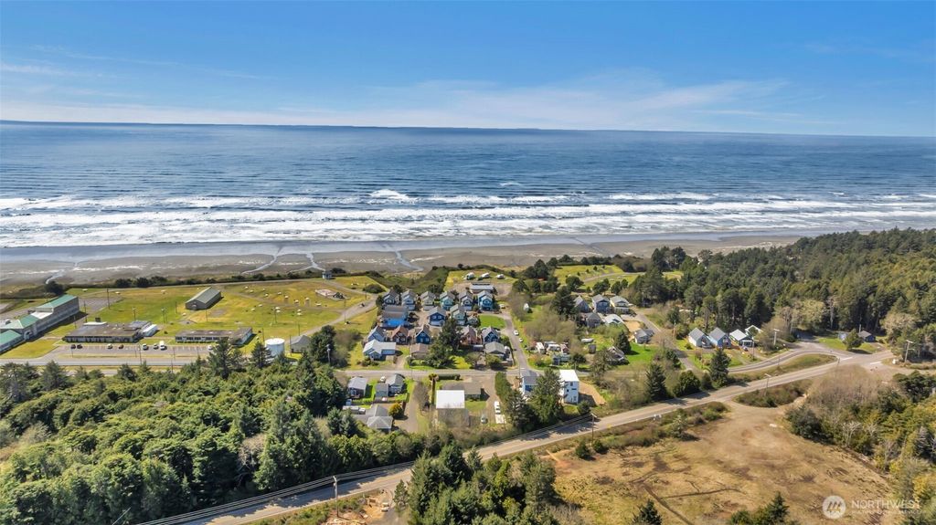Photo of 9 Darien Lane, Pacific Beach, WA 98571 (MLS # 2513230)