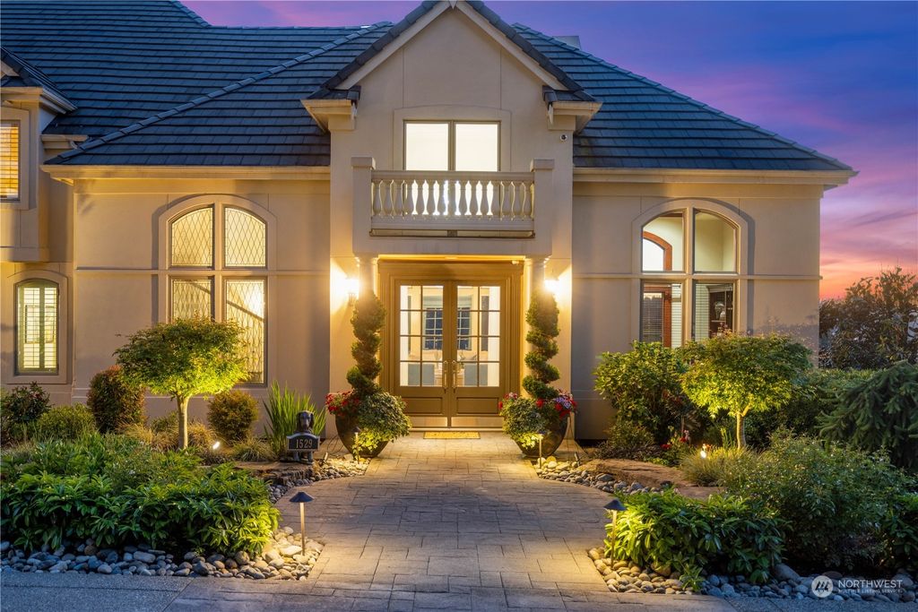 Photo of 1529 205th Court NE, Sammamish, WA 98074 (MLS # 2250615)