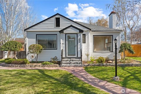 Photo of 222 D Street SW, Ephrata, WA 98823 (MLS # 2501321)