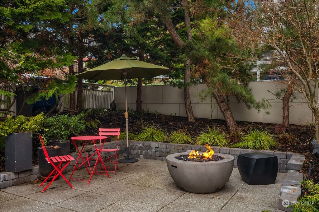 Photo of 2521 12th Avenue W, Seattle, WA 98119 (MLS # 2206409)