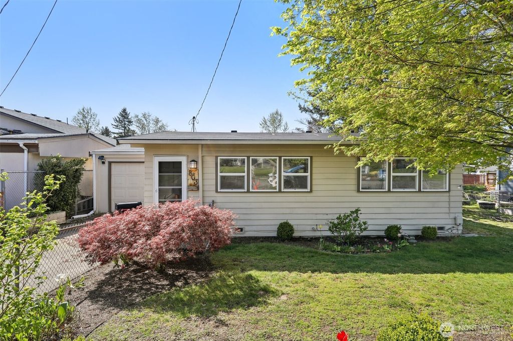 Photo of 803 Edmonds Avenue NE, Renton, WA 98056 (MLS # 2359457)