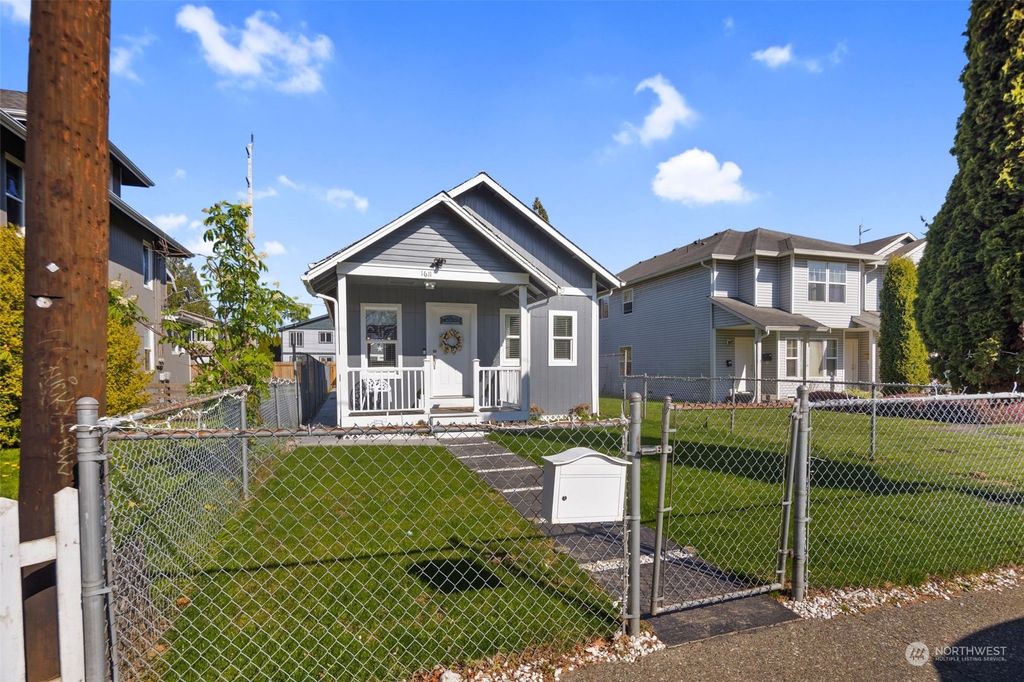 Photo of 1611 Walnut Street, Everett, WA 98201 (MLS # 2224689)