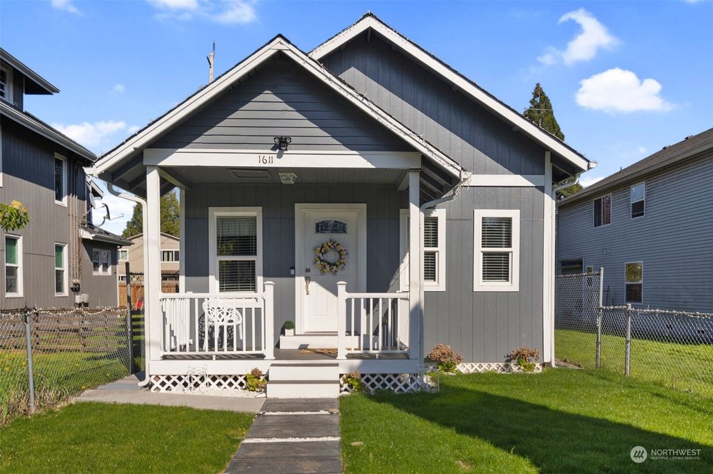Photo of 1611 Walnut Street, Everett, WA 98201 (MLS # 2224689)