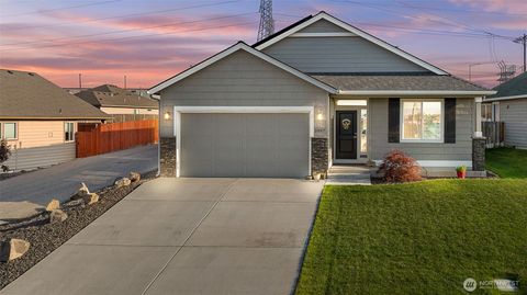 Photo of 5997 W 41st Ave Ave, Kennewick, WA 99338 (MLS # 2387454)