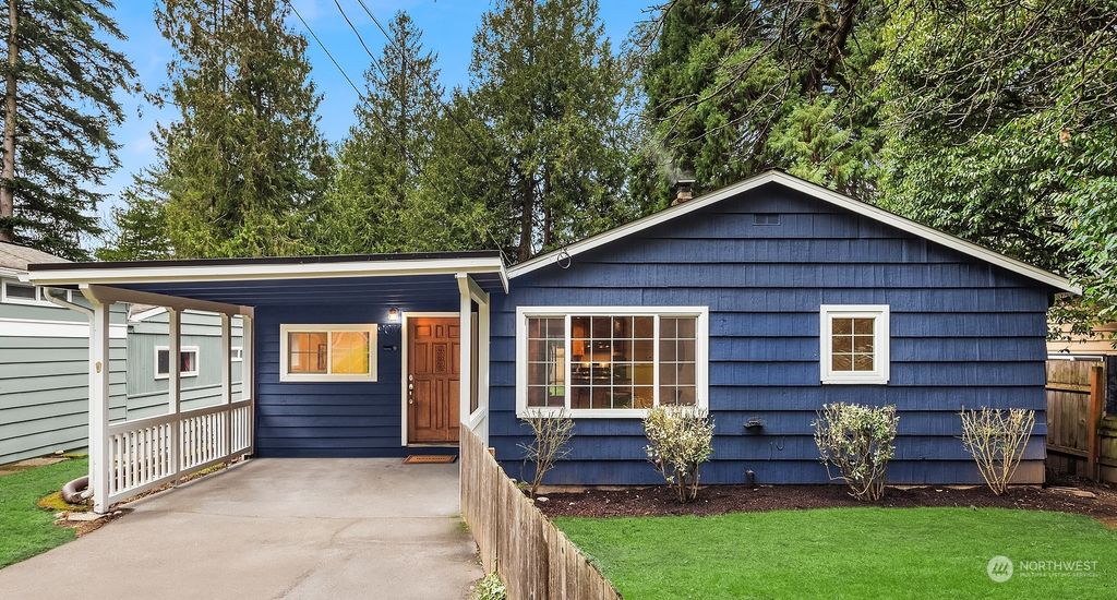 Photo of 9017 25th Avenue NE, Seattle, WA 98115 (MLS # 2321792)