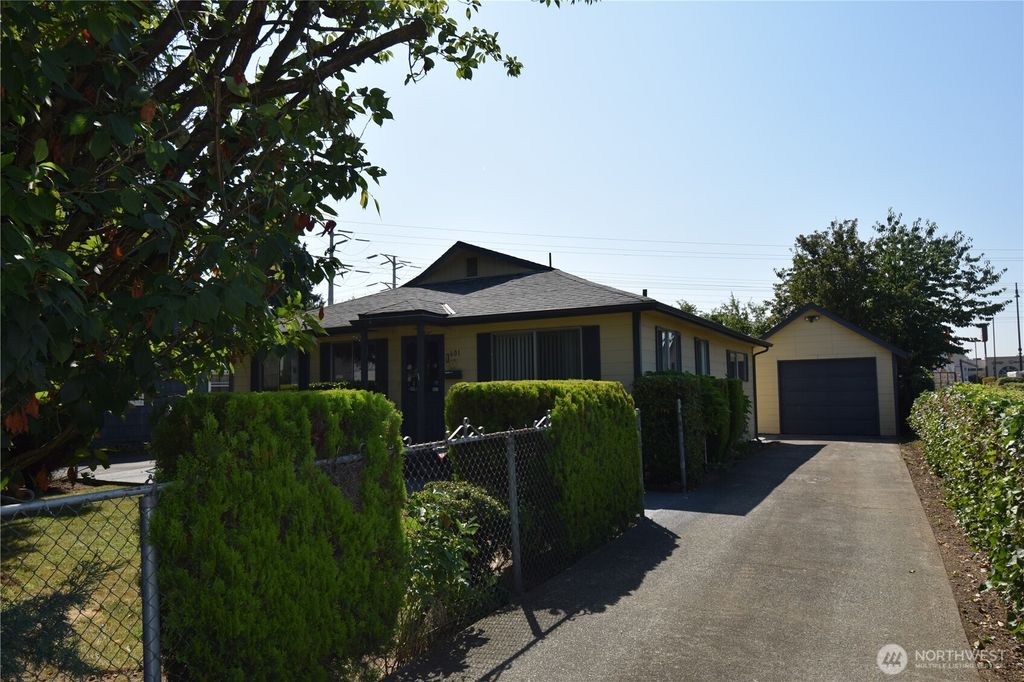 Photo of 601 Shattuck Avenue S, Renton, WA 98057 (MLS # 2438549)