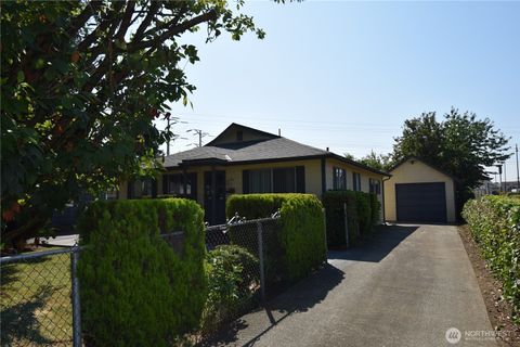 Photo of 601 Shattuck Avenue S, Renton, WA 98057 (MLS # 2438549)