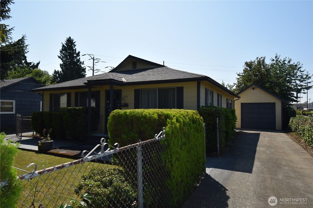 Photo of 601 Shattuck Avenue S, Renton, WA 98057 (MLS # 2438549)