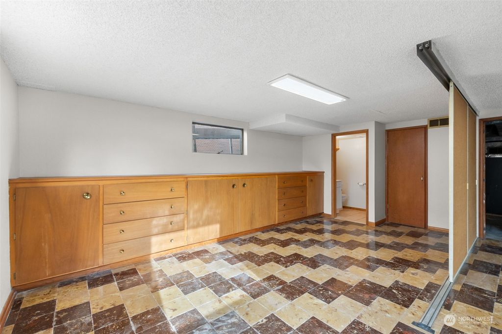listing image 9365887206806332528