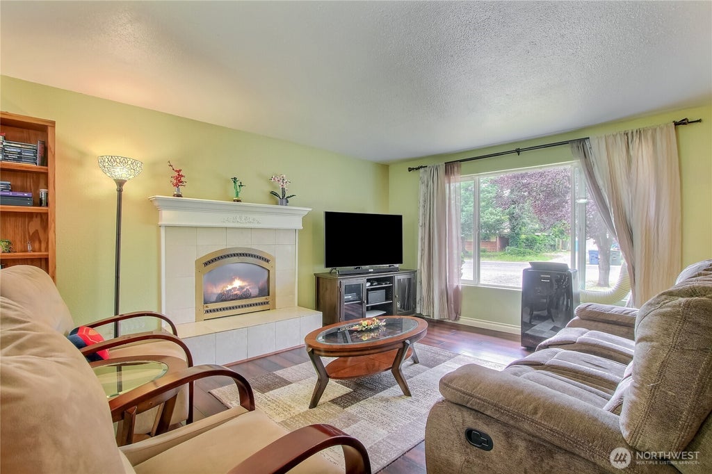 Photo of 18233 SE 262nd Place, Covington, WA 98042 (MLS # 2547286)
