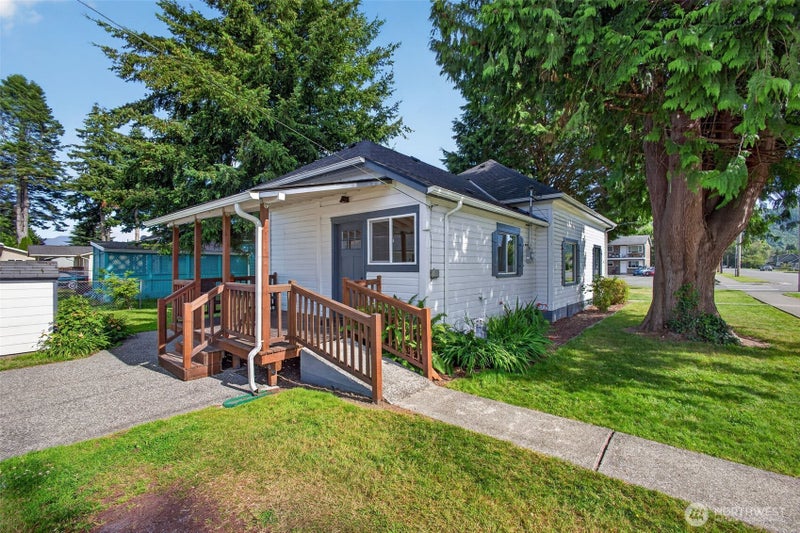 902 Fidalgo Street