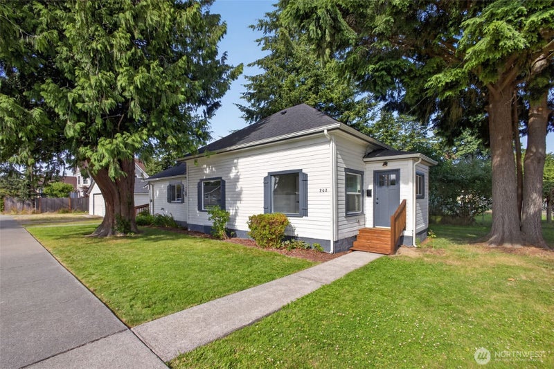 902 Fidalgo Street
