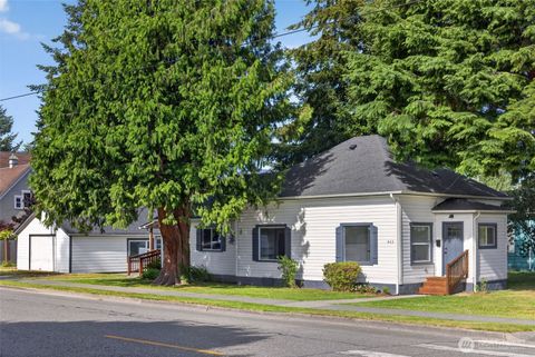 Photo of 902 Fidalgo Street, Sedro Woolley, WA 98284 (MLS # 2553313)