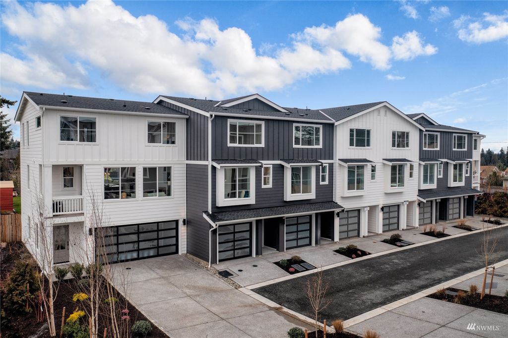 Photo of 16030 Meadow Road #B6, Lynnwood, WA 98087 (MLS # 1978315)