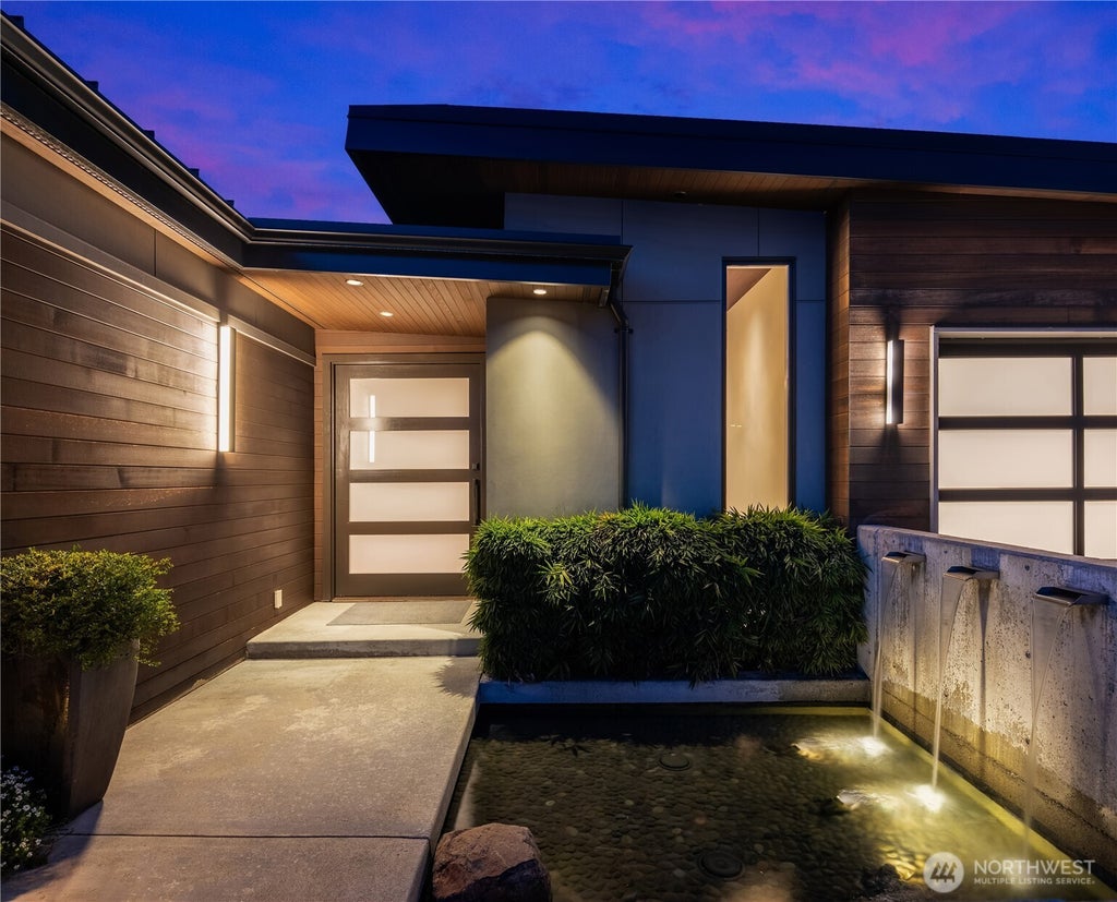 Photo of 9404 NE 20th Street, Clyde Hill, WA 98004 (MLS # 2577269)