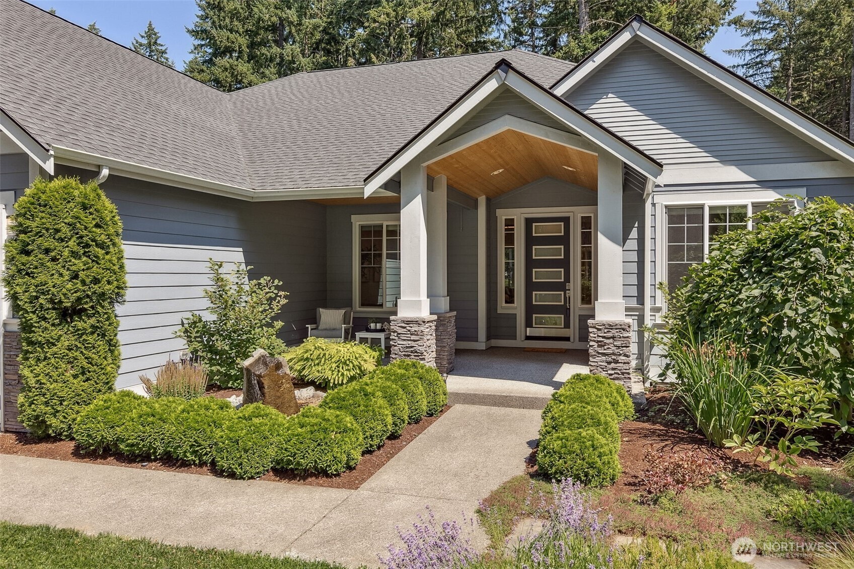 4644 Center Lane NE