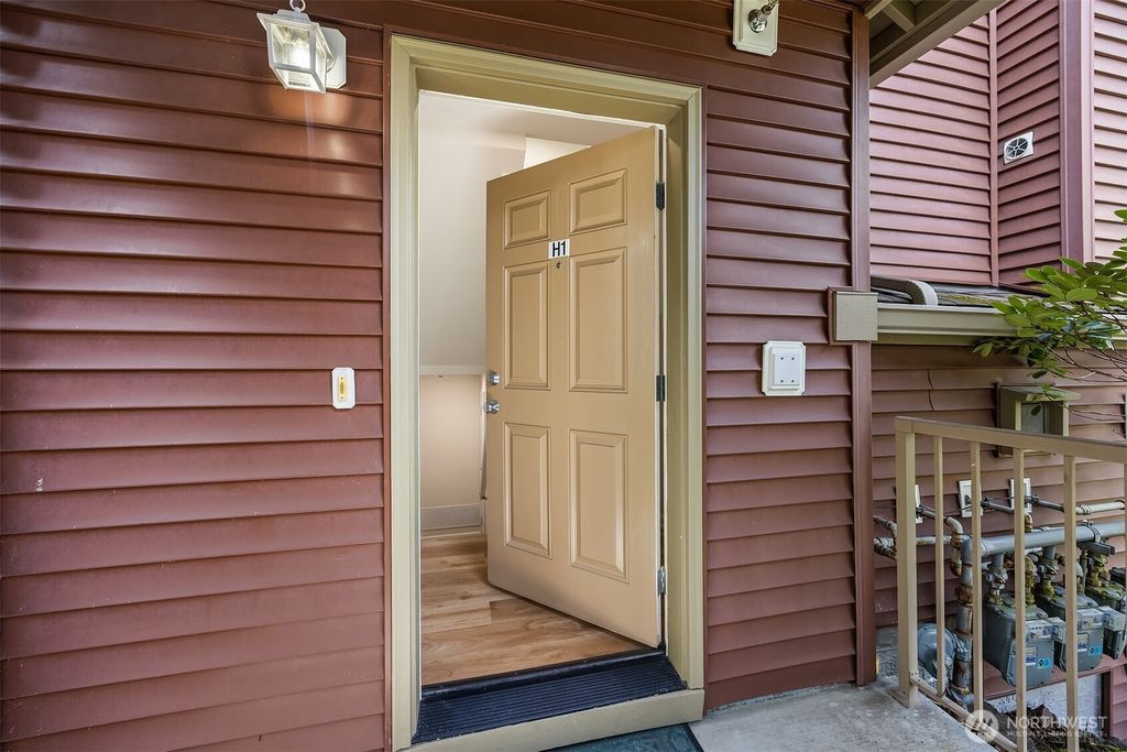 Photo of 21507 42nd Avenue S #H1, SeaTac, WA 98198 (MLS # 2500963)