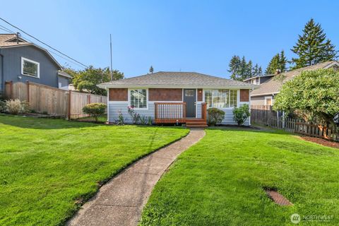 Photo of 1824 Highland Avenue #A, Everett, WA 98201 (MLS # 2438153)