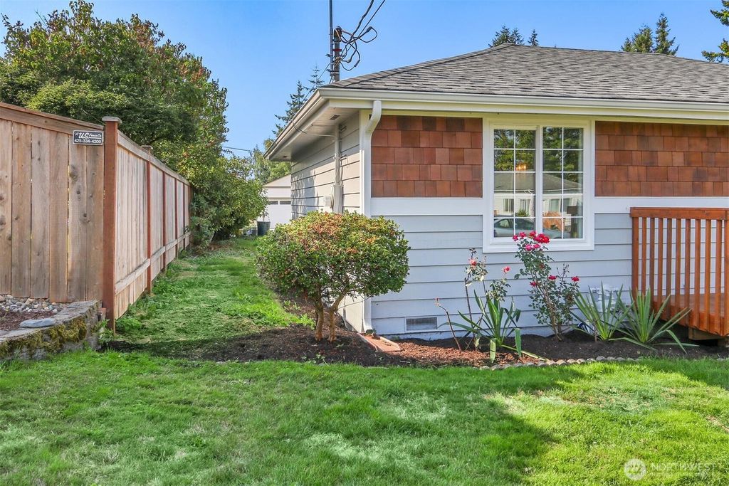 Photo of 1824 Highland Avenue #A, Everett, WA 98201 (MLS # 2438153)