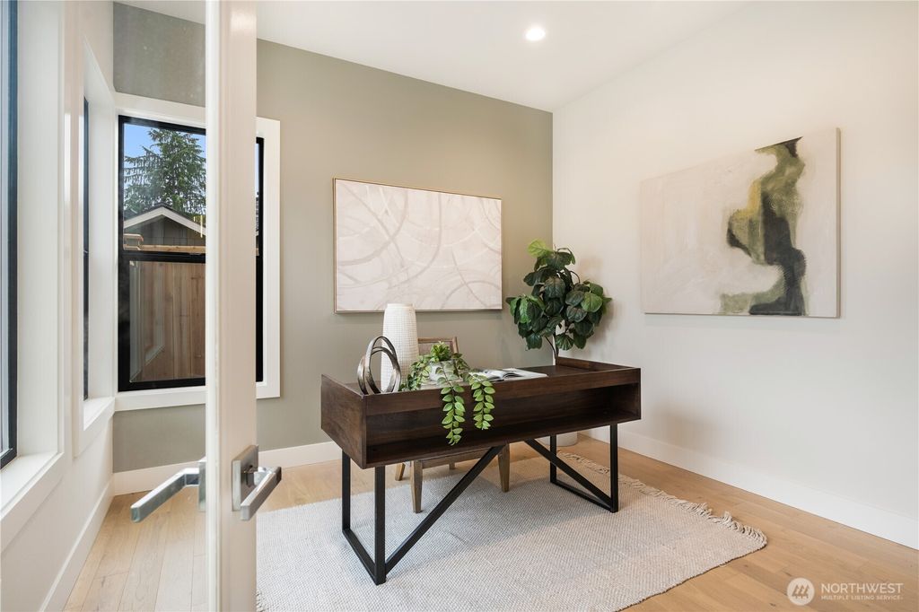 Photo of 10201 114th Place NE, Kirkland, WA 98033 (MLS # 2423541)