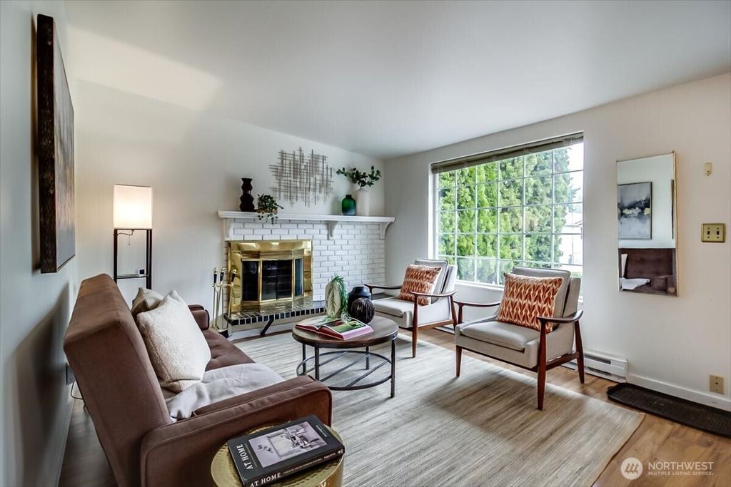 Photo of 14043 Burke Avenue N, Seattle, WA 98133 (MLS # 2475332)