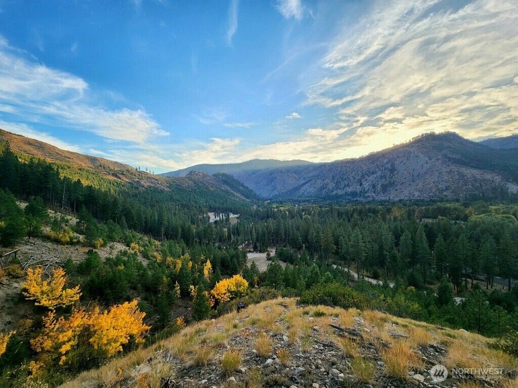 Photo of 0 Entiat River Rd, Entiat, WA 98822 (MLS # 2481418)