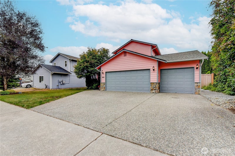 806 Darwins Way