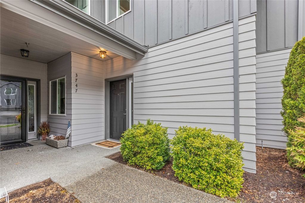 Photo of 3747 257th Avenue SE, Sammamish, WA 98029 (MLS # 2212244)