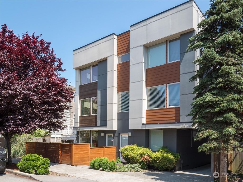 Photo of 6810 Oswego Place NE #B, Seattle, WA 98115 (MLS # 2127948)