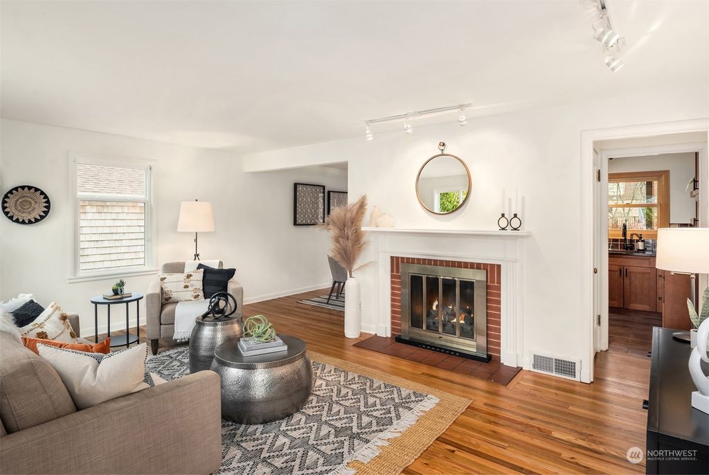 Photo of 8034 37th Avenue NE, Seattle, WA 98115 (MLS # 2182961)