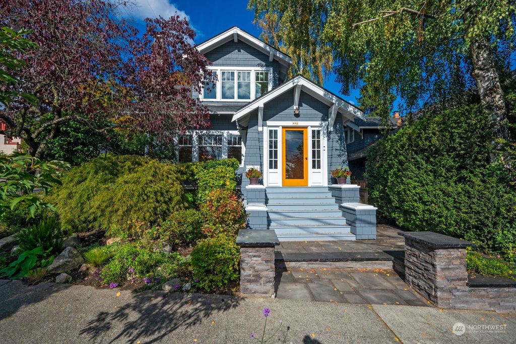 Photo of 102 NE 43rd St St, Seattle, WA 98105 (MLS # 2280237)