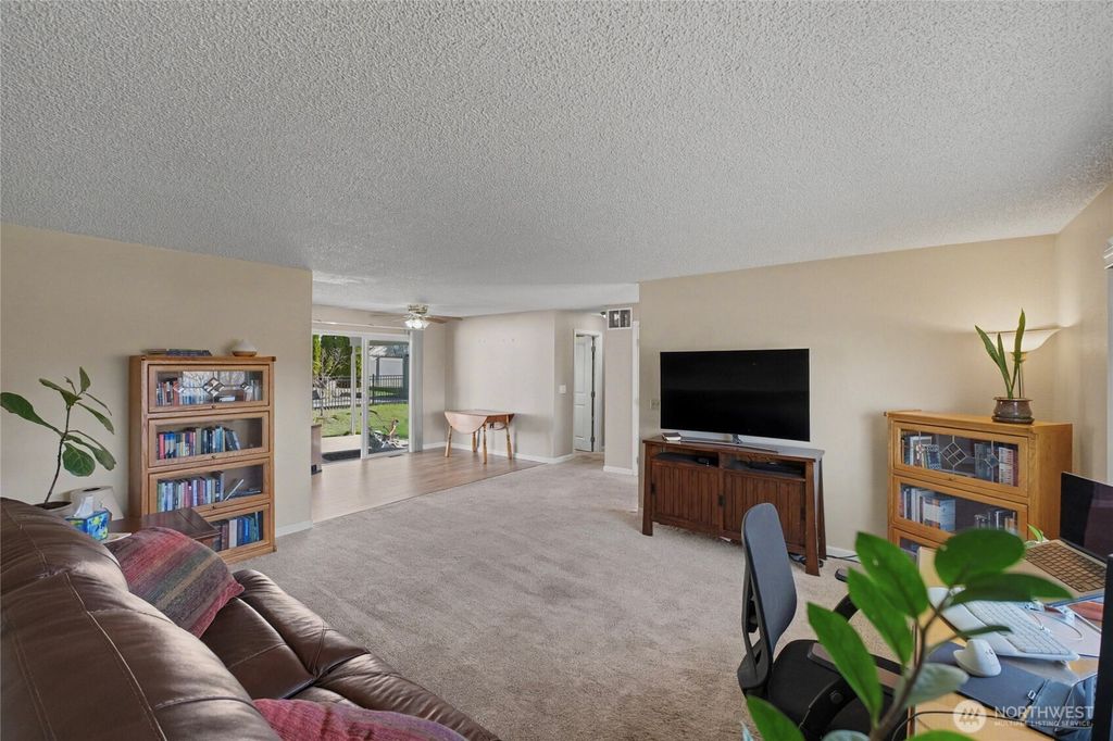 Photo of 11 N Nile Ave, East Wenatchee, WA 98802 (MLS # 2496238)