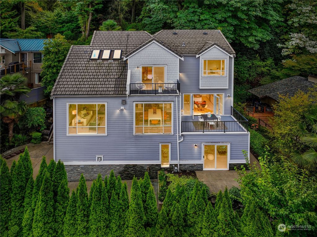 Photo of 1520 E Interlaken Boulevard, Seattle, WA 98112 (MLS # 2175145)