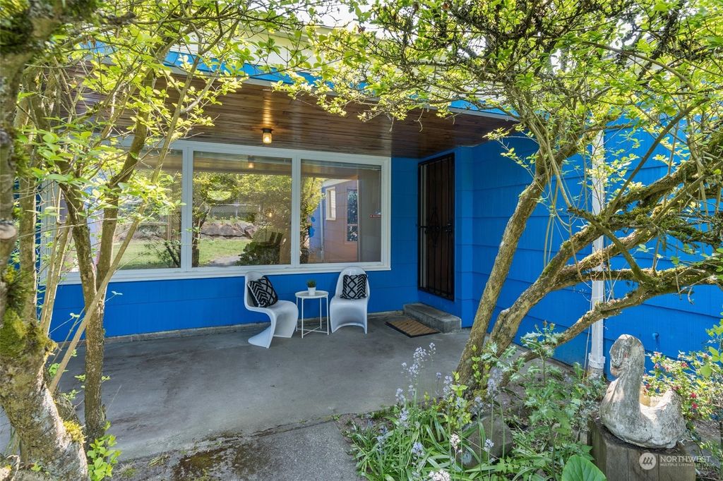 Photo of 11410 Roosevelt Way NE, Seattle, WA 98125 (MLS # 2069143)