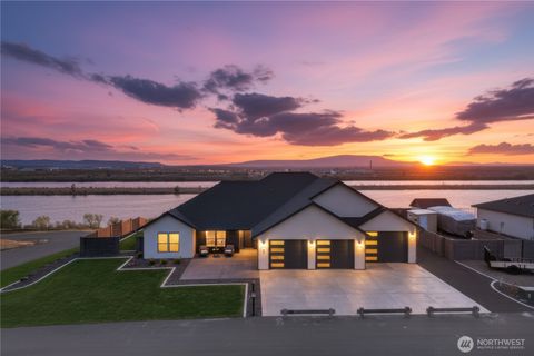 Photo of 57 Columbia Bluff Lane, Pasco, WA 99301 (MLS # 2503444)