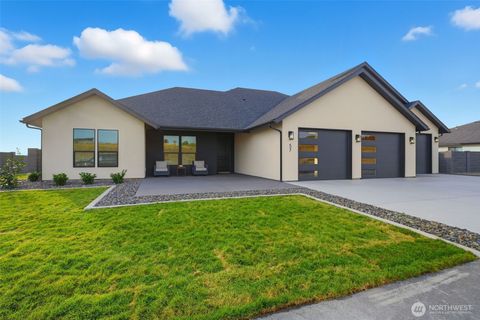 Photo of 57 Columbia Bluff Lane, Pasco, WA 99301 (MLS # 2503444)